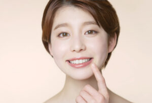 フラップレスインプラント(歯肉を切開しない)|痛みと腫れが少ない