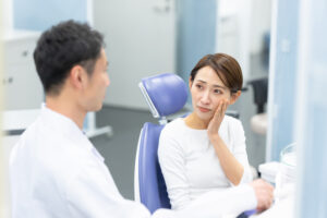 インプラント治療の痛みや腫れについて|痛みの少ない治療法をご紹介